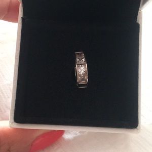 Beautiful earring  only one white gold 14k